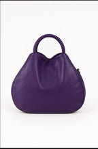 55C061 Sac à Main Cuir Vachette Forme Arrondie avec Fermoir Circulaire Argenté - Design Contemporain Italien