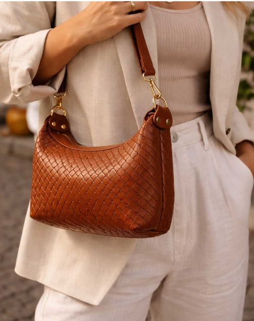 L'ADJANIE — Besace cuir vachette effet tressé Cognac — SKyb